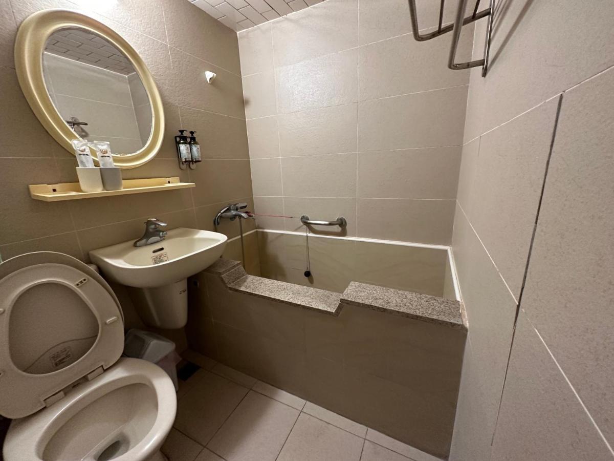 Ming Ren Hotspring Hotel Jiaoxi Bagian luar foto