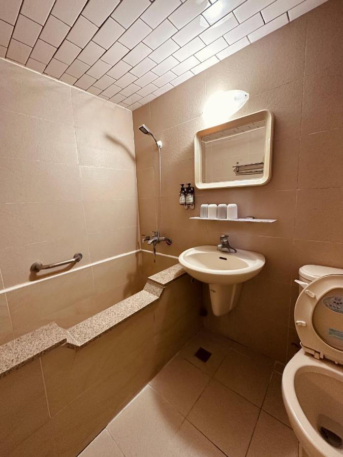 Ming Ren Hotspring Hotel Jiaoxi Bagian luar foto
