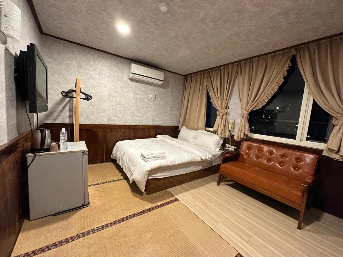Ming Ren Hotspring Hotel Jiaoxi Bagian luar foto