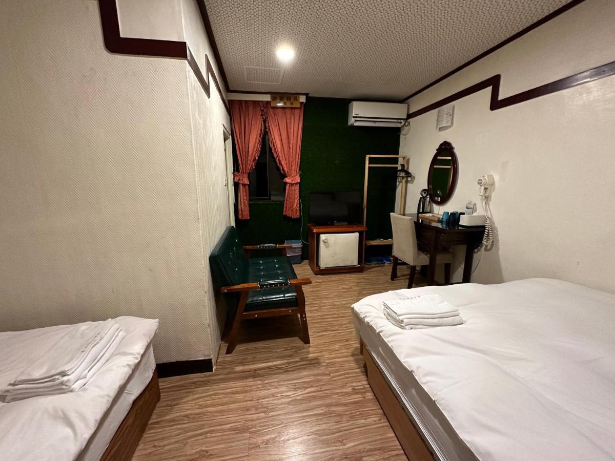 Ming Ren Hotspring Hotel Jiaoxi Bagian luar foto